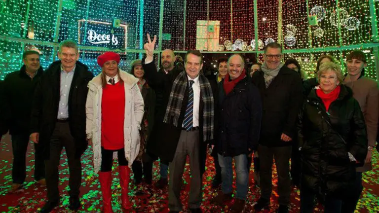 Caballero, exultante en el encendido del alumbrado navideño en Vigo. SALVADOR SAS