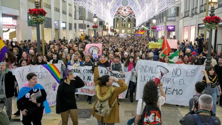 Manifestación en el centro de Málaga contra la irrupción de Vox en el Parlamento andaluz. ÁLVARO CABRERA (EFE)