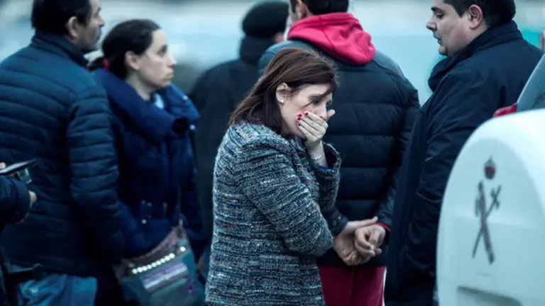 La alcaldesa de Cambados, Fátima Abal, visiblemente afectada, en Porto do Son. ÓSCAR CORRAL