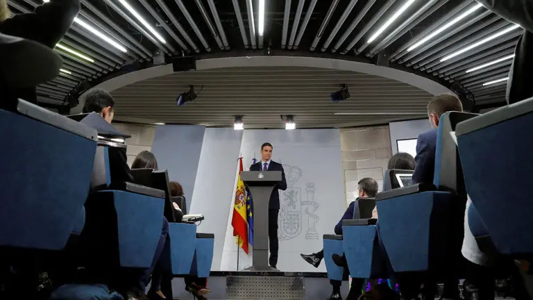 Pedro Sánchez, durante su comparecencia en el Palacio de La Moncloa tras el último Consejo de Ministros de 2018. JUAN CARLOS HIDALGO (EFE)