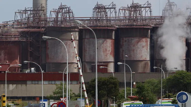 Entrada a las instalaciones de Alcoa en San Cibrao. JOSÉ Mª ÁLVEZ
