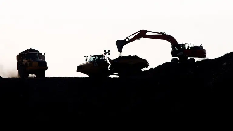 Las máquinas trabajan sin cesar para dar con Julen.DANIEL PÉREZ (Efe)