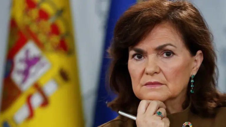 La vicepresidenta del Gobierno, Carmen Calvo, durante la rueda de prensa posterior a la reunión del Consejo de Ministros. CHEMA MOYA (EFE)