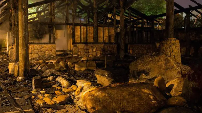 Los efectos del fuego en las termas de A Chavasqueira. BRAIS LORENZO