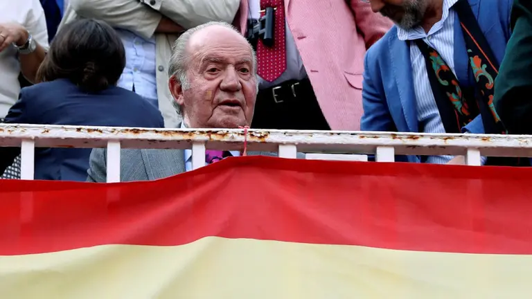 El rey Juan Carlos, en una corrida de toros en San Isidro. JUAJO GUILLÉN (Efe)
