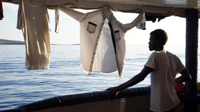 Un migrante en el Open Arms. EFE