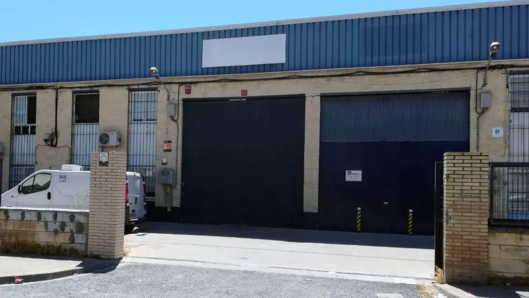 Fachada del edificio de la empresa sevillana Magrudis SL,  que comercializa la carne La Mechá. JUAN CHICANO (EFE) -Listeriosis