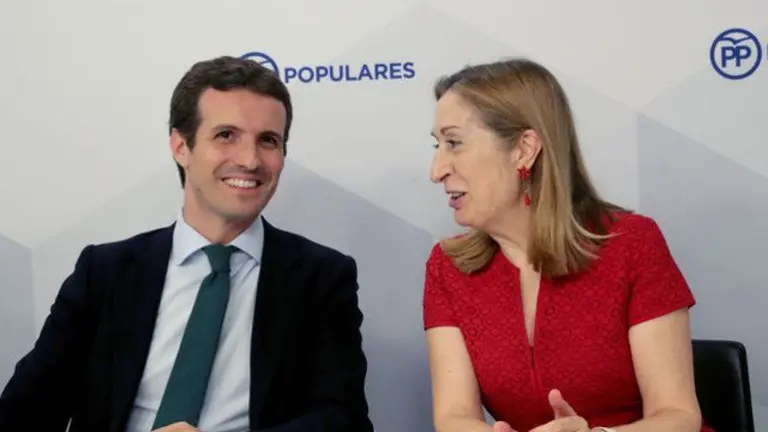 Pablo Casado y Ana Pastor. EFE