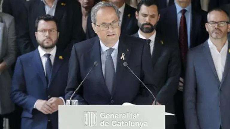 Quim Torra acompañado polo seu Govern. ANDREU DALMAU