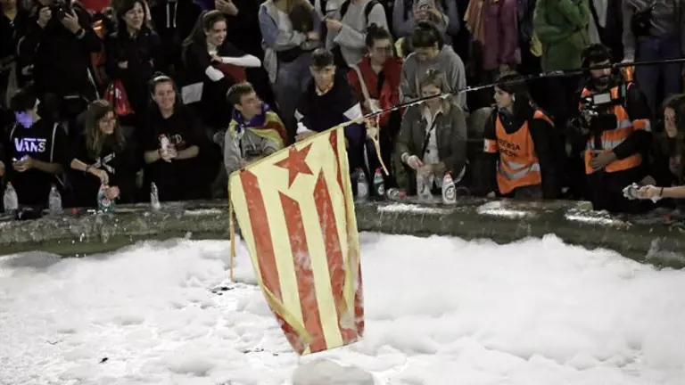 Concentración en la Plaza de España de Barcelona. JESÚS DIGES (Efe)