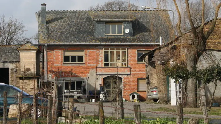 Exterior de la vivienda, conocida como Casa de Paredes. C.ARIAS
