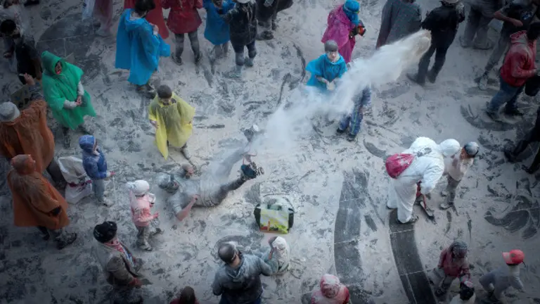 Batalla de fariña en Xinzo o pasado fin de semana. BRAIS LORENZO (EFE)