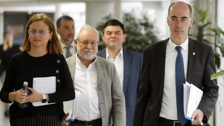 Almuiña, acompañado por Xurxo Hervada y María José Pereira Rodríguez. LAVANDEIRA JR