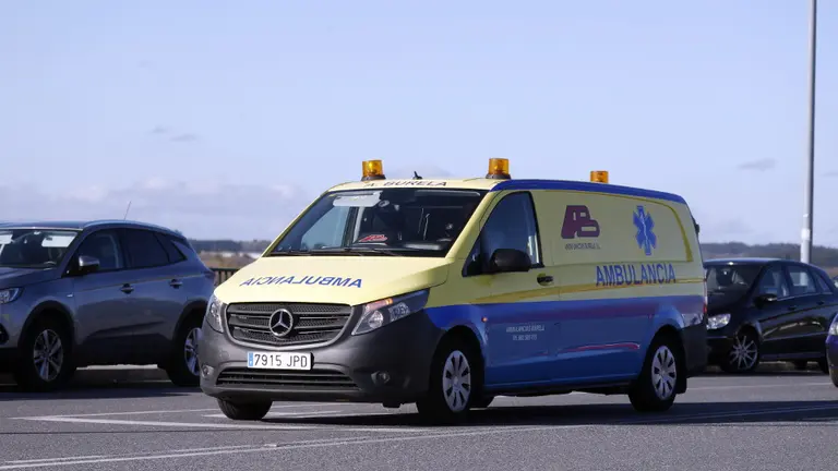 Una ambulancia realiza un traslado. VICTORIA RODRíGUEZ