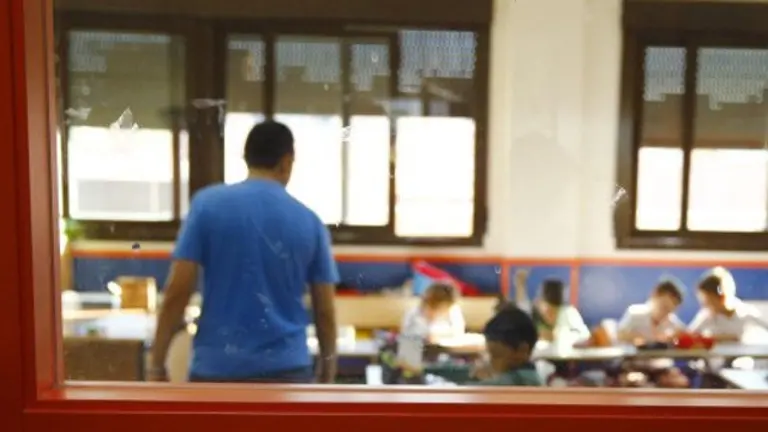 Un profesor en un aula. ARCHIVO