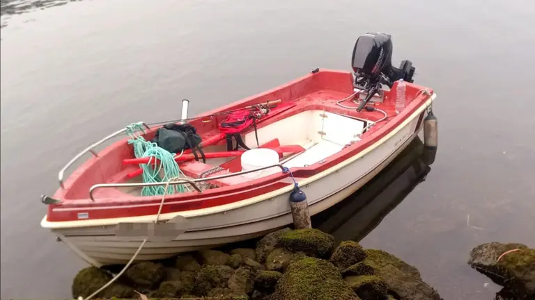La lancha con la que embistió la dorna. EP