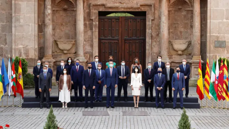 El Rey, Pedro Sánchez y los presidentes autonómicos, en la Conferencia de Presidentes. EFE