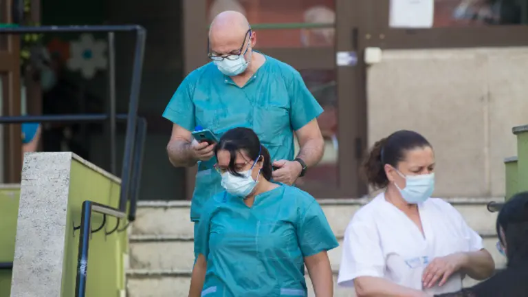 Personal de la residencia de A Milagrosa, en Lugo. CARLOS CASTRO