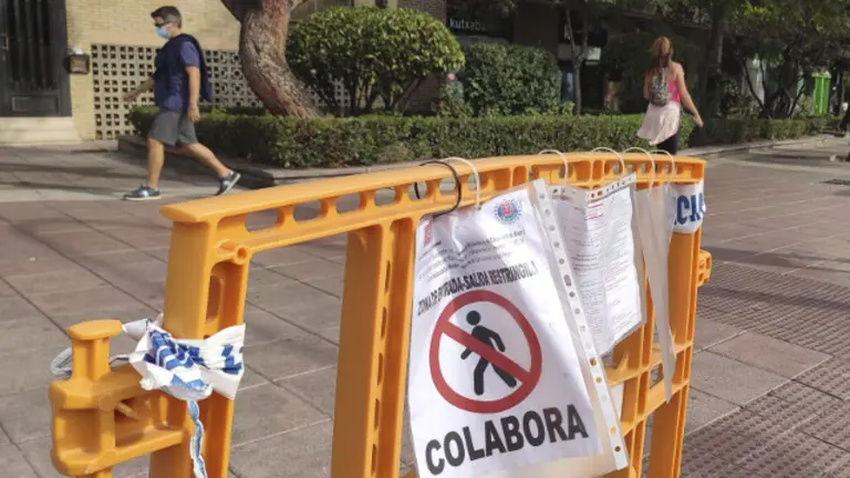 Una valla en el área sanitaria de San Sebastián de los Reyes. PATRICIA CRISTÓBAL