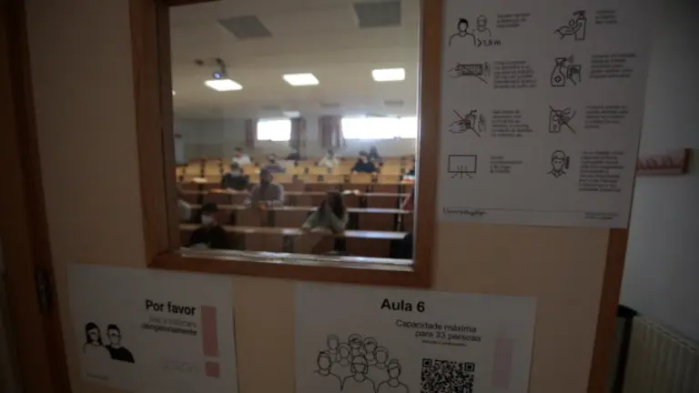 GON Primeiro día na Universidade. A primeira hora confirmarei lugares e horarios, pero para facernos unha día, as que son seguras presenciais son Belas Artes, Forestais e Fisioterapia. En todo caso, tamén precisaría fotos de ambiente universitario (ou sen ambiente, en plan facultades medio baleiras)., lunes, 21 sept · 9:30–10:30