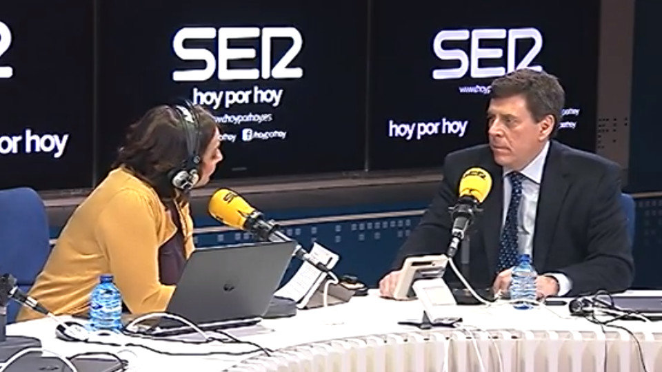 Pepa Bueno y Juan Carlos Quer, durante la entrevista. CADENA SER