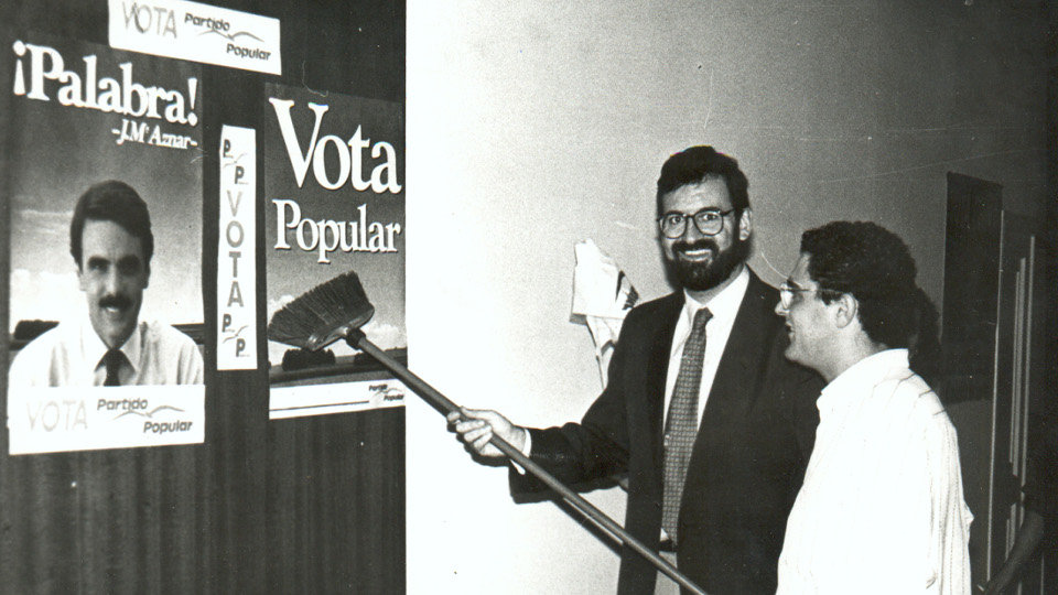 1989. Rajoy hace campaña por Aznar
