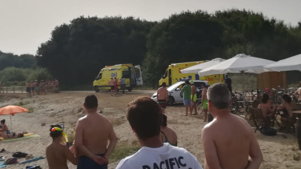 Un bañista falleció en la playa de Camaxe, en A Illa. CEDIDA