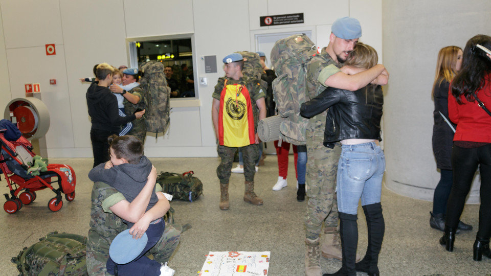 Llegada de los soldados al aeropuerto de Lavacolla. LUIS POLO (AGN) (3)