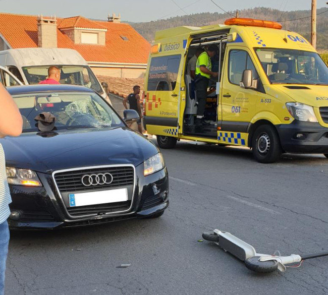 Vehículos implicados en el accidente en Ribadumia. EMERXENCIAS DE CAMBADOS