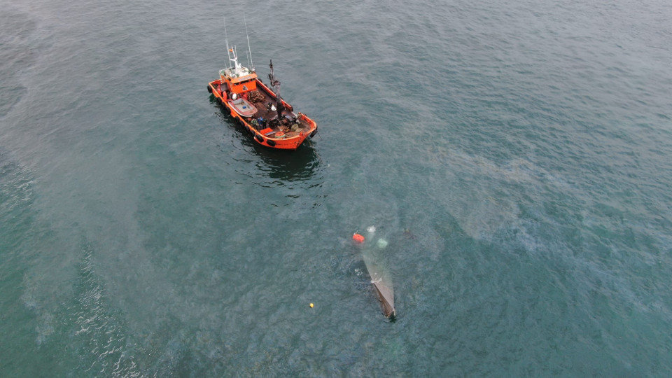 Intento de arrastre del narcosubmarino. DP