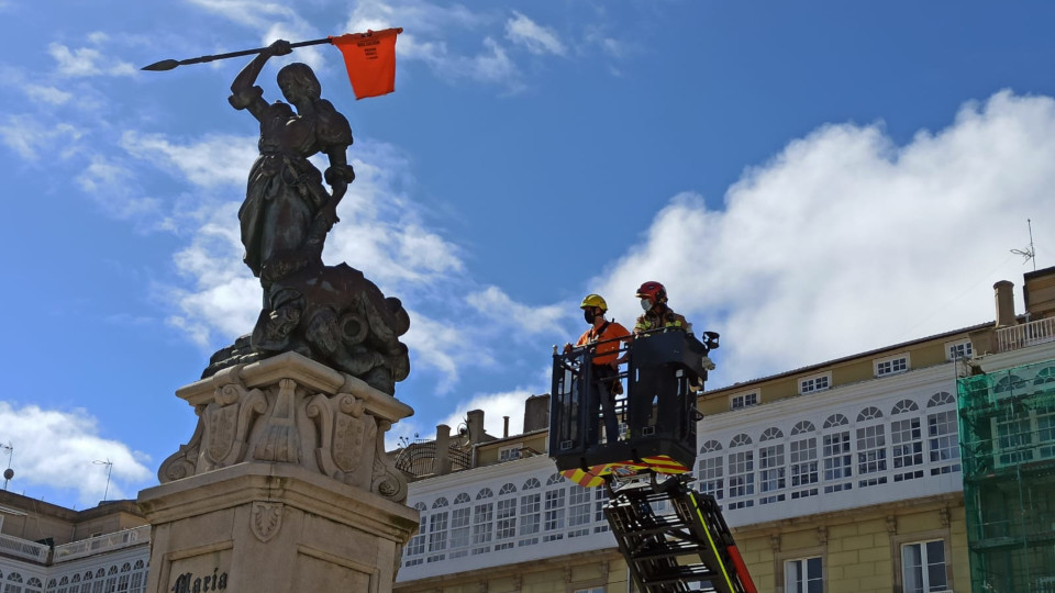 Protesta de los trabajadores en la Plaza de María Pita. ALU IBÉRICA