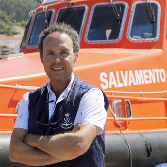 Manuel Capeáns, do Centro de Salvamento de Fisterra, en Porto do Son. EFE.