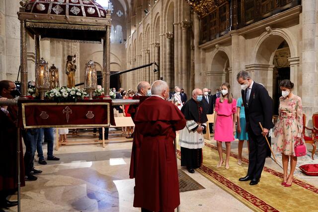Los Reyes durante la ofrenda al Apóstol