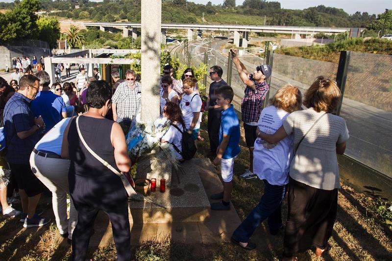 Acto de homenaxe en Angrois. ARQUIVO