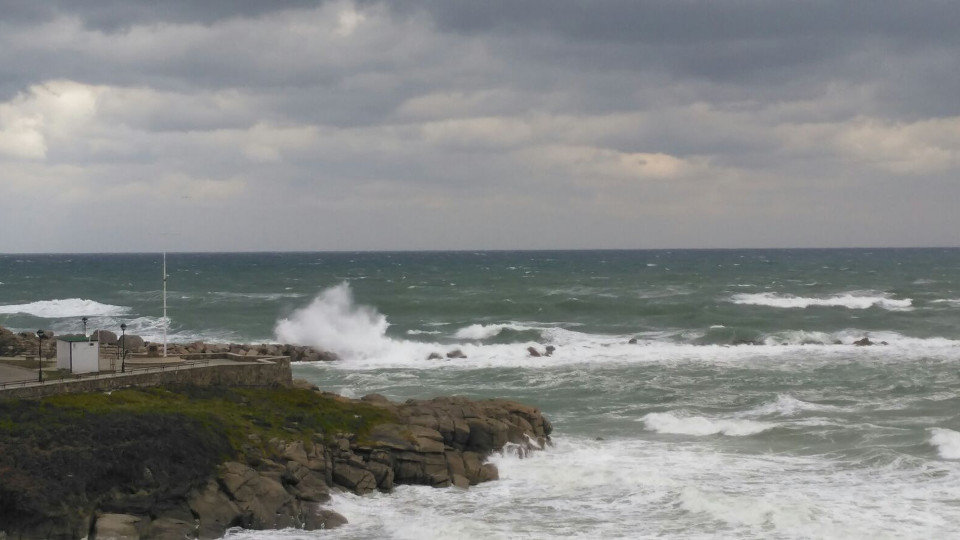 El temporal se empieza a notar en Burela. FELI GARCÍA