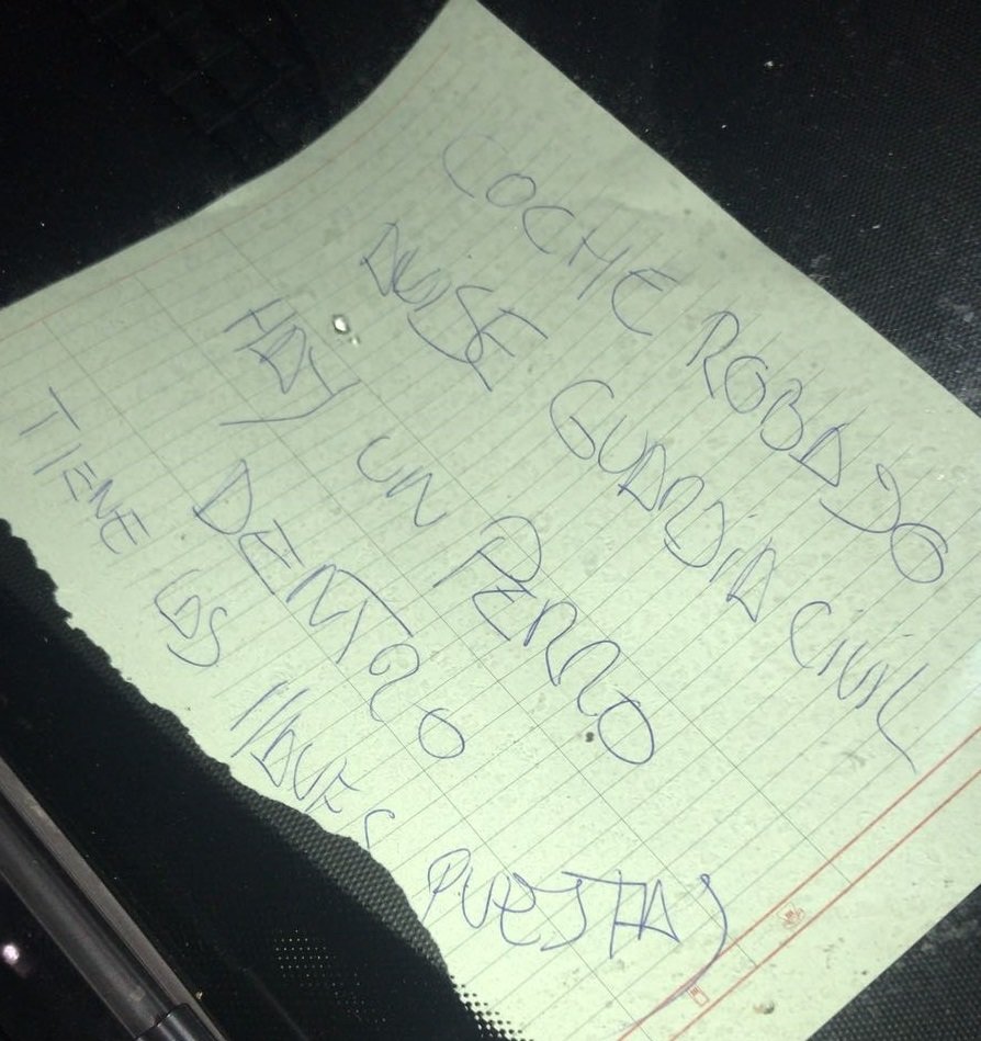 Nota que deixou o ladrón no coche. EP