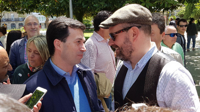 Caballero e Noriega coincidiron na Alameda durante as Festas da Ascensión. PEPE FERRÍN