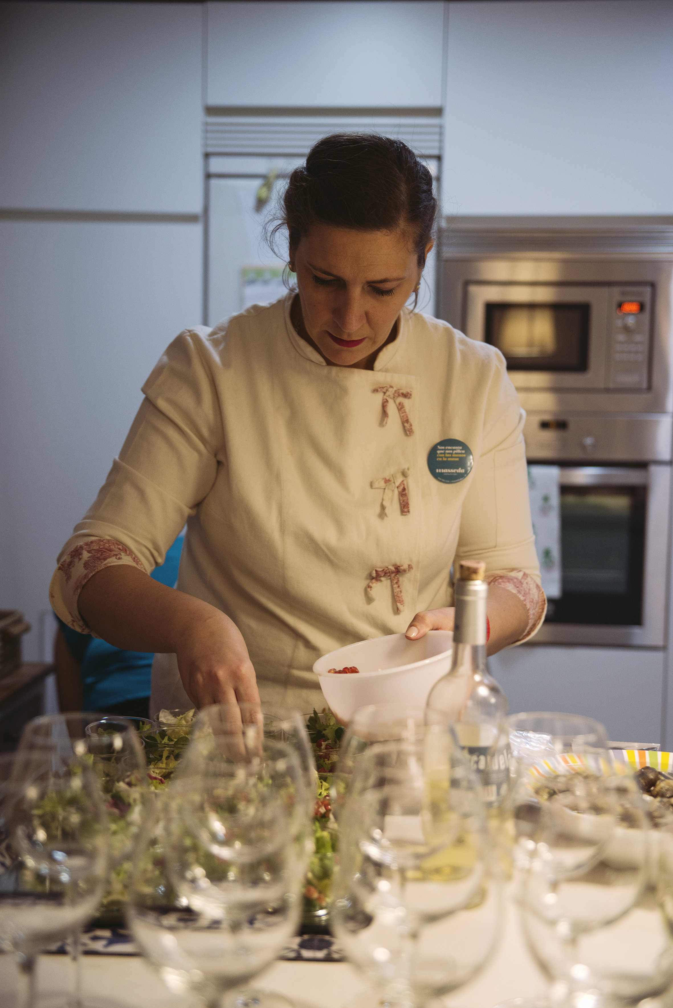 Victoria Maseda durante un servicio de cátering. EP