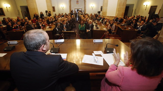Asistentes a la entrega de la medalla de oro. SEBAS SENANDE