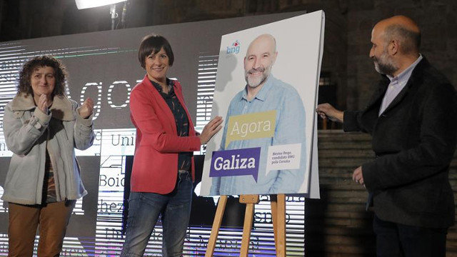  Pontón, xunto a Goretti San Martín e Néstor Rego. LAVANDEIRA JR (EFE