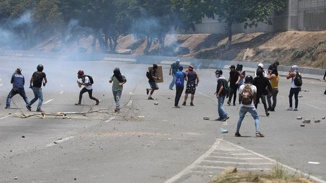 Tensión en las calles de Venezuela. RAYNER PEÑA