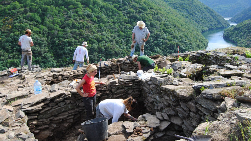 Imagen de la excavación. ADEGAS DA MEMORIA - A Pobra do Brollón - Ribeira Sacra