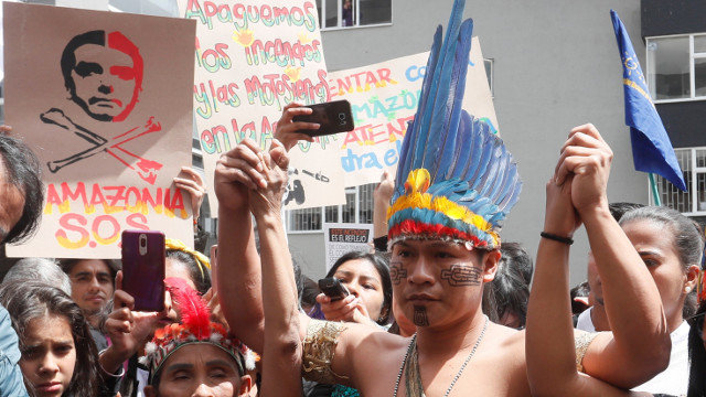 Indígenas colombianos en una protesta este viernes en Bogotá. EFE