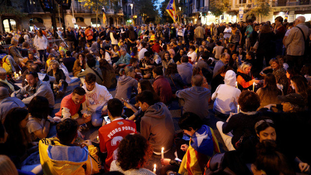Sentada pacífica contra la sentencia del procés en el centro de Barcelona. EFE