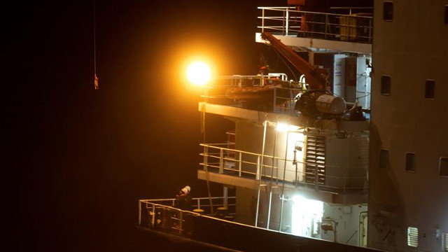 Segundo intento de remolcar el Blue Star. KIKO DELGADO