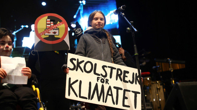 Greta Thunberg, durante su intervención en el cierre de la Marcha por el Clima de Madrid. KIKO HUESCA (EFE)