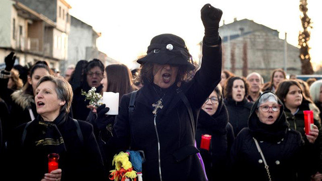 Manifestación polo peche do paritorio en Verín. EFE