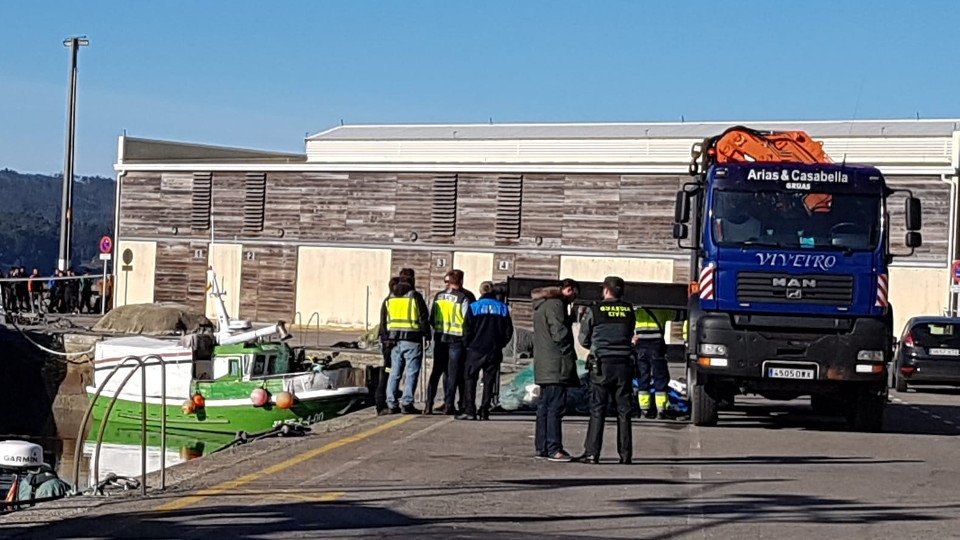 Guindastre no peirao de Viveiro. M.N.