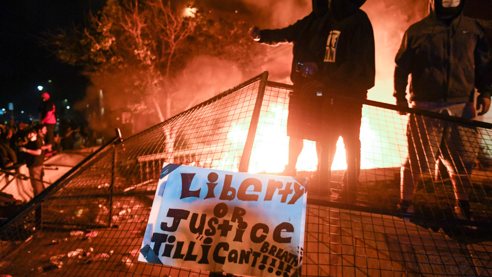 Noche de protestas en Mineápolis. EFE