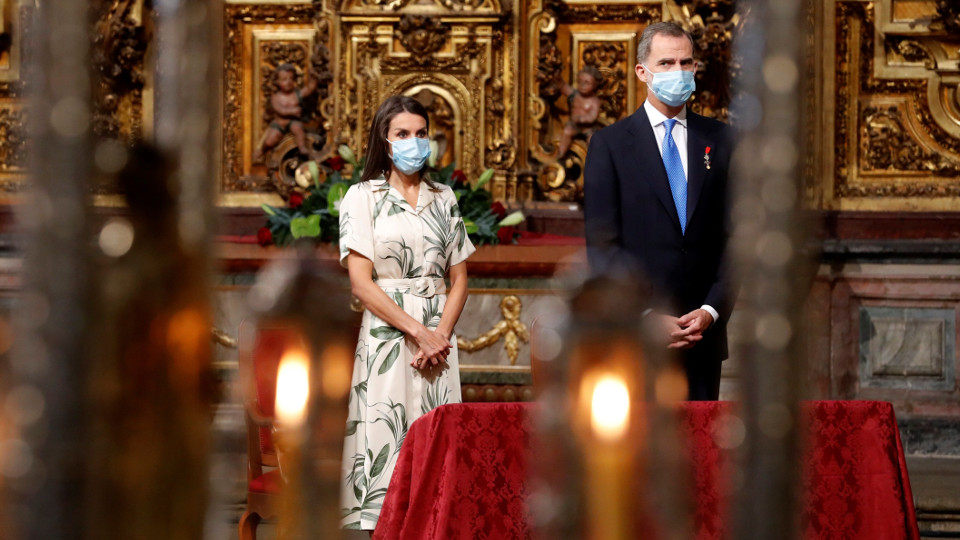 Los Reyes presidieron la Ofrenda al Apóstol. EFE